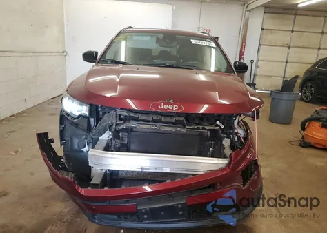 2022 Jeep Compass Latitude из США, поврежденный, VIN 3C4NJDBBXNT183880